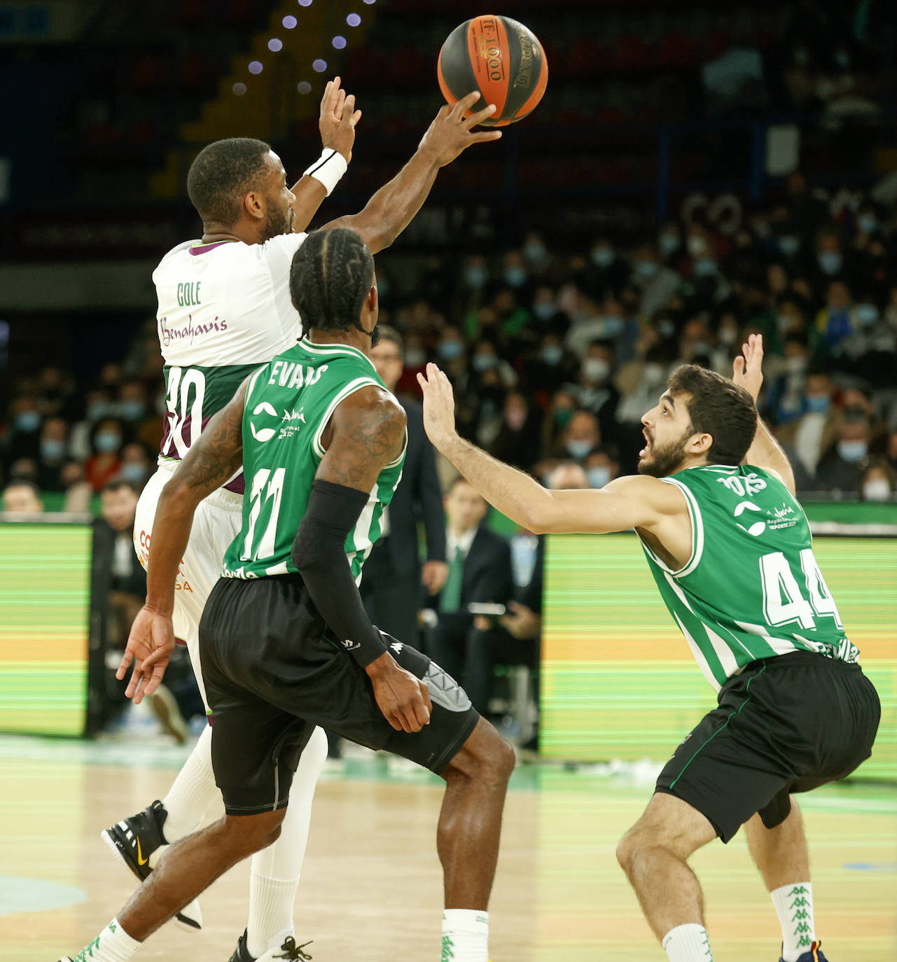 Las mejores imágenes del partido disputado este domingo en Coosur Betis y Unicaja