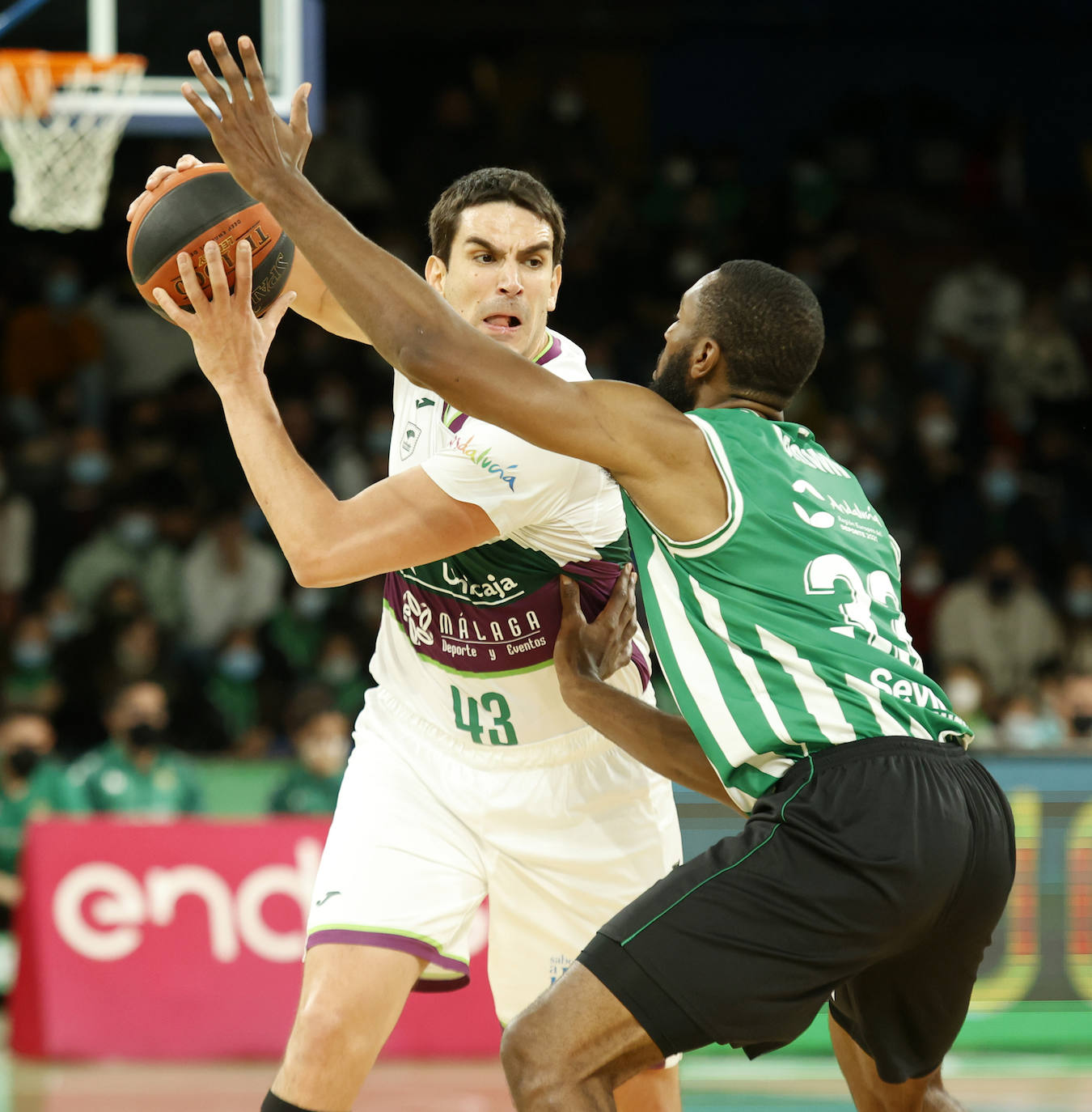 Las mejores imágenes del partido disputado este domingo en Coosur Betis y Unicaja