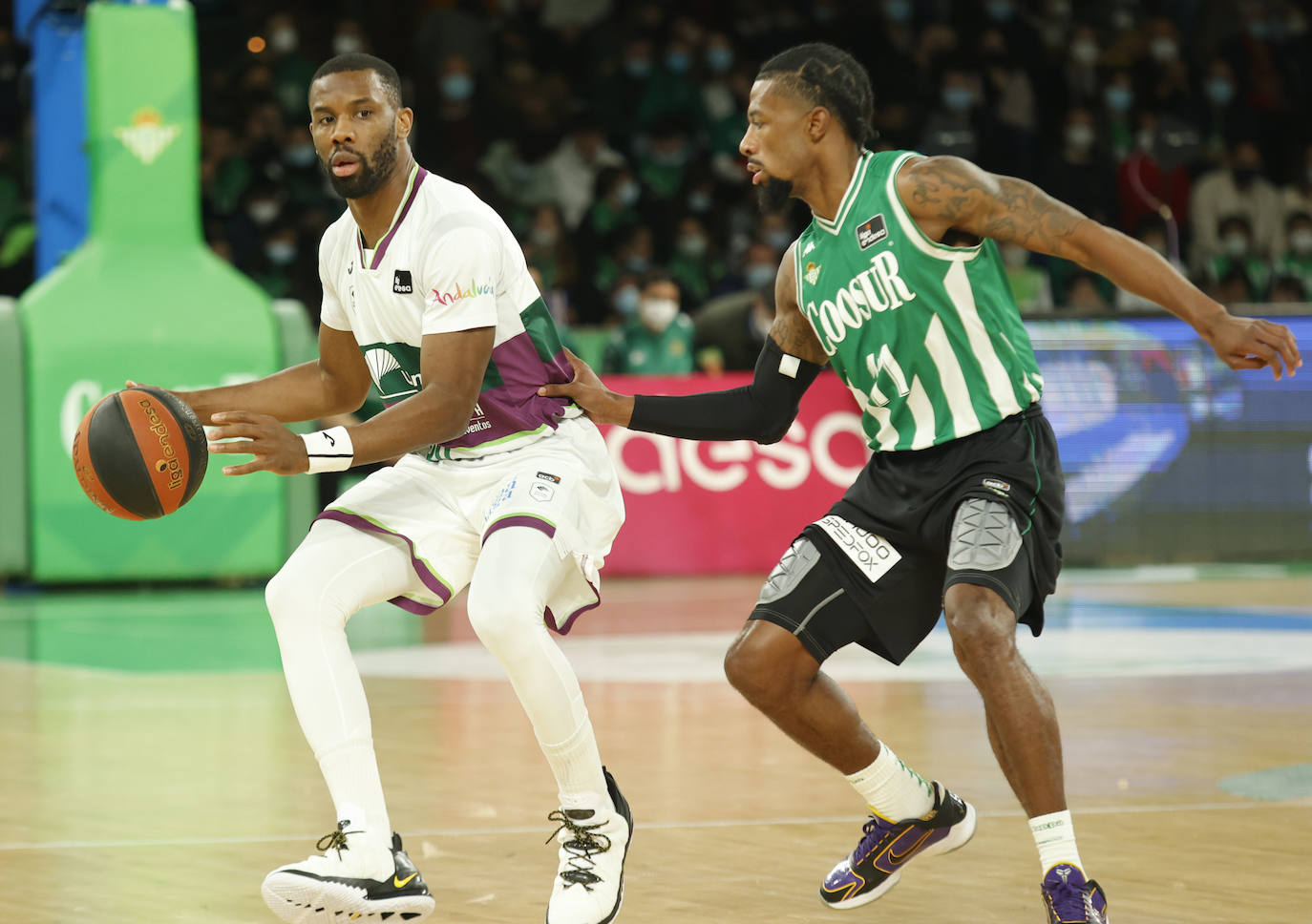 Las mejores imágenes del partido disputado este domingo en Coosur Betis y Unicaja