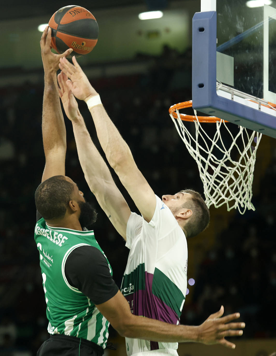 Las mejores imágenes del partido disputado este domingo en Coosur Betis y Unicaja