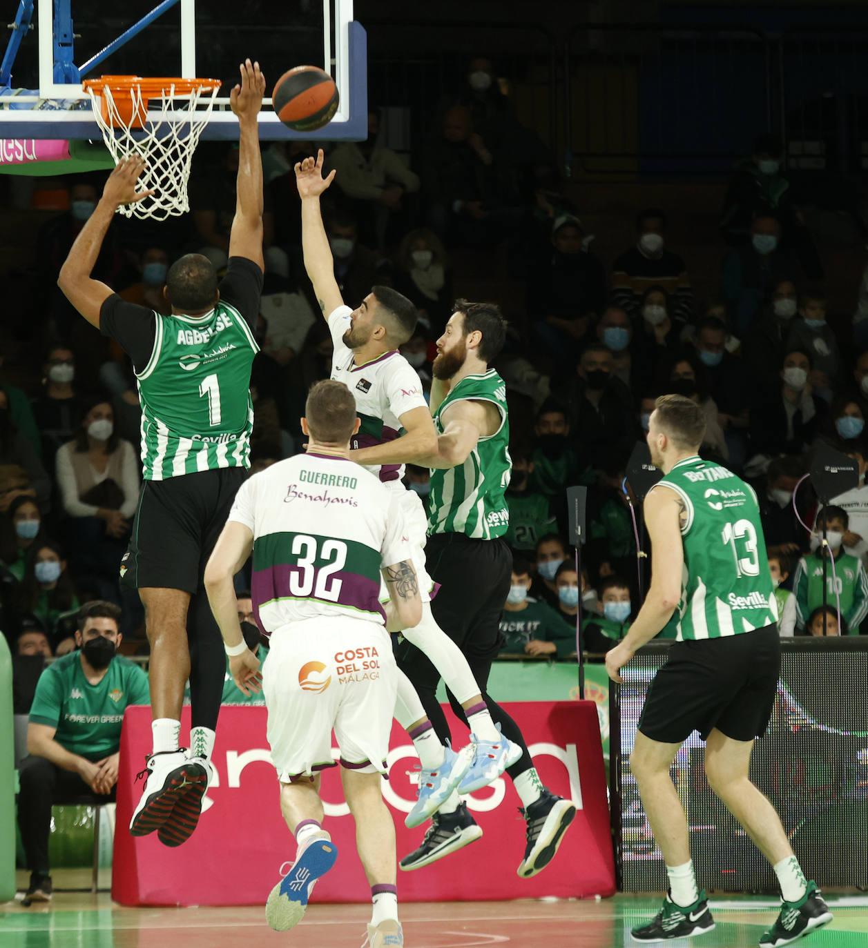 Las mejores imágenes del partido disputado este domingo en Coosur Betis y Unicaja