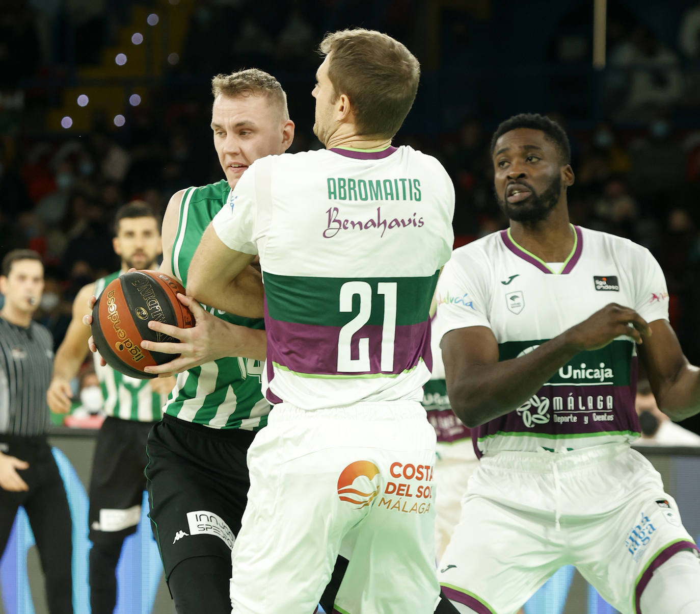 Las mejores imágenes del partido disputado este domingo en Coosur Betis y Unicaja