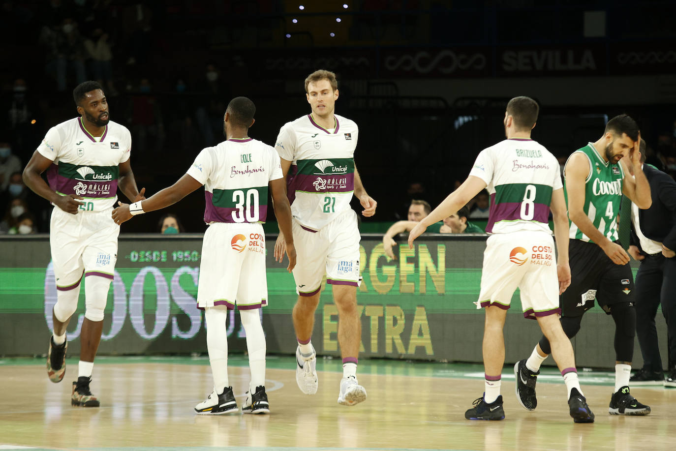 Las mejores imágenes del partido disputado este domingo en Coosur Betis y Unicaja