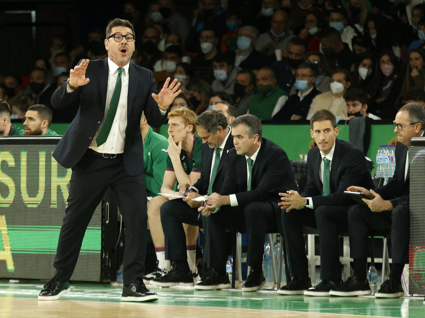 Las mejores imágenes del partido disputado este domingo en Coosur Betis y Unicaja