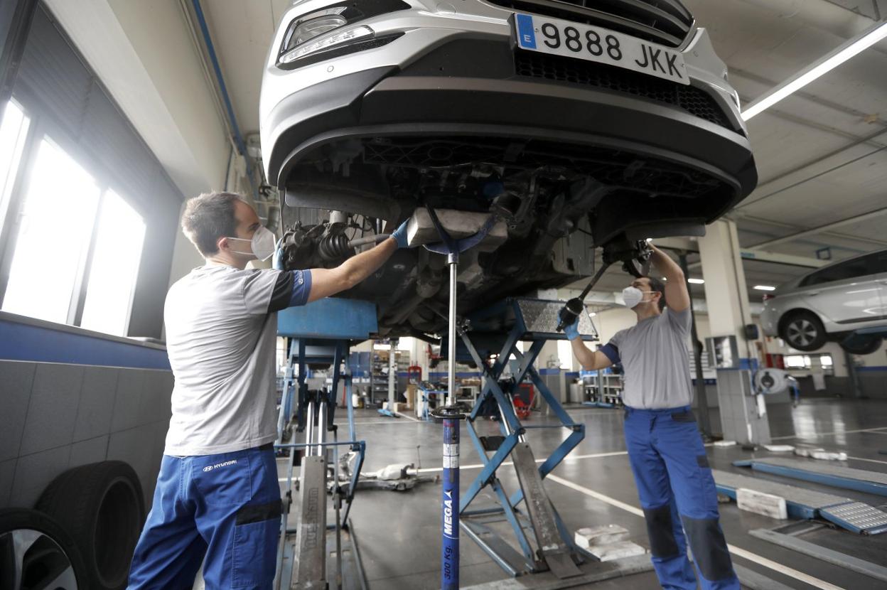 El parque automovilístico envejece por la menor compra de coches. 