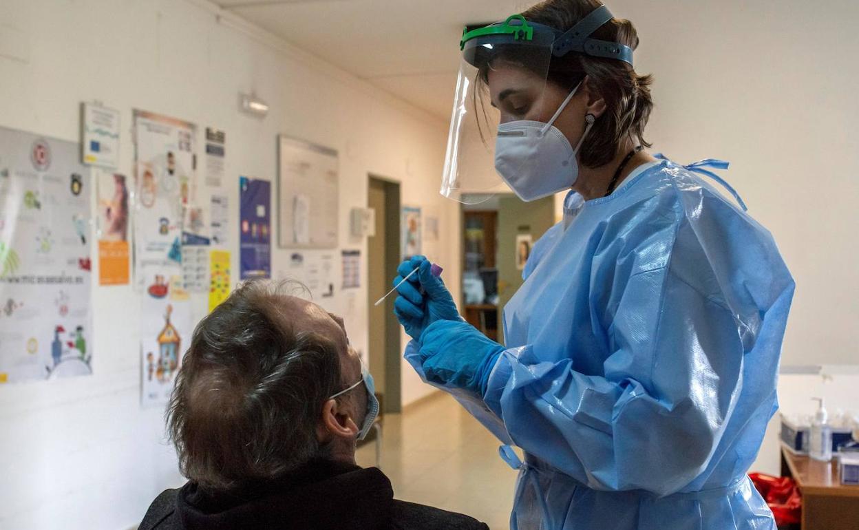 Andalucía registra este lunes el dato más alto de contagios por Covid desde agosto