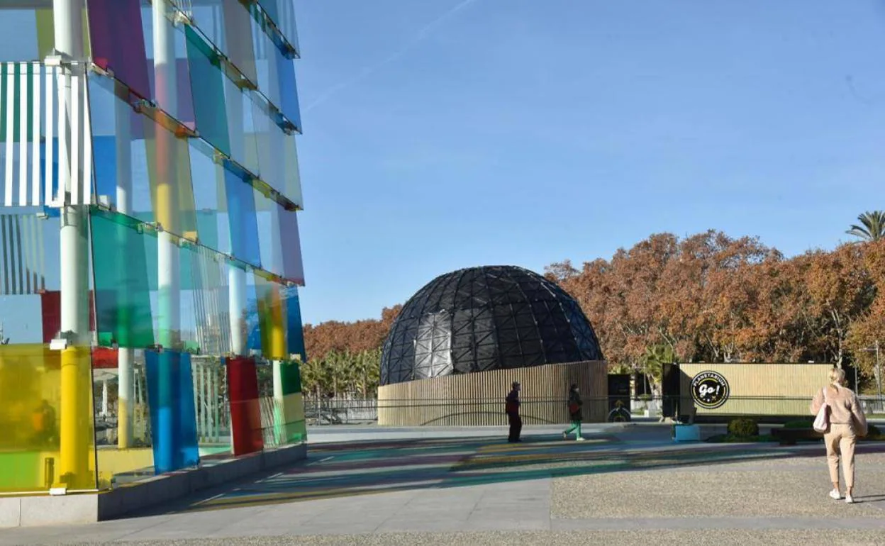 Un nuevo planetario en Málaga abre sus puertas en la esquina de Muelle Uno  | Diario Sur