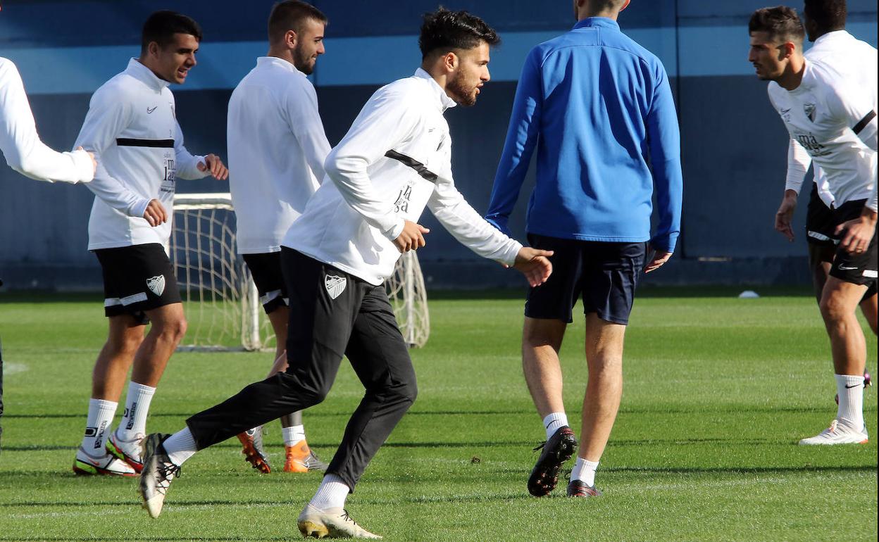 Imagen del entrenamiento del Málaga de este viernes, última sesión antes del encuentro contra el Eibar.