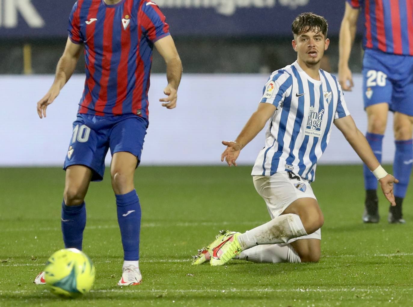 Fotos: El Málaga empata en el campo del Eibar (2-2)