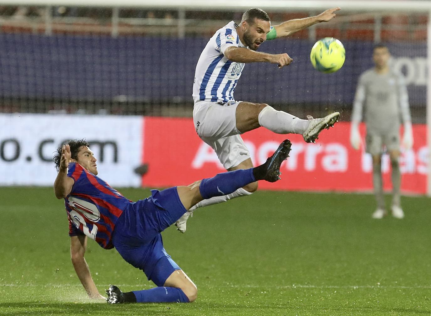 Fotos: El Málaga empata en el campo del Eibar (2-2)