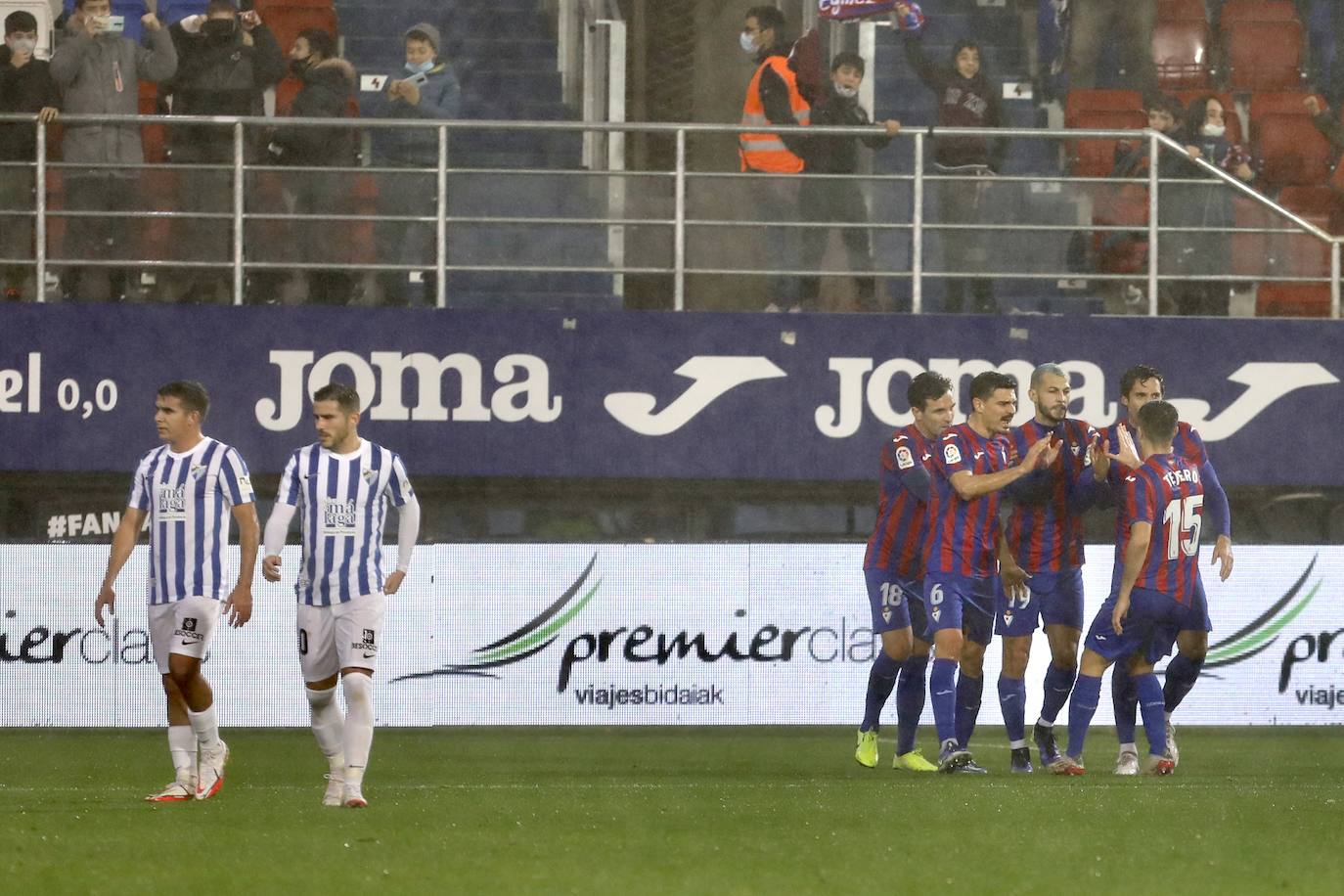 Fotos: El Málaga empata en el campo del Eibar (2-2)