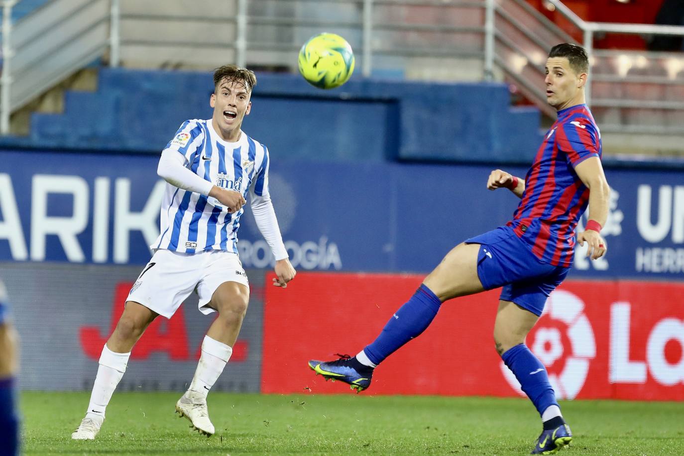 Fotos: El Málaga empata en el campo del Eibar (2-2)