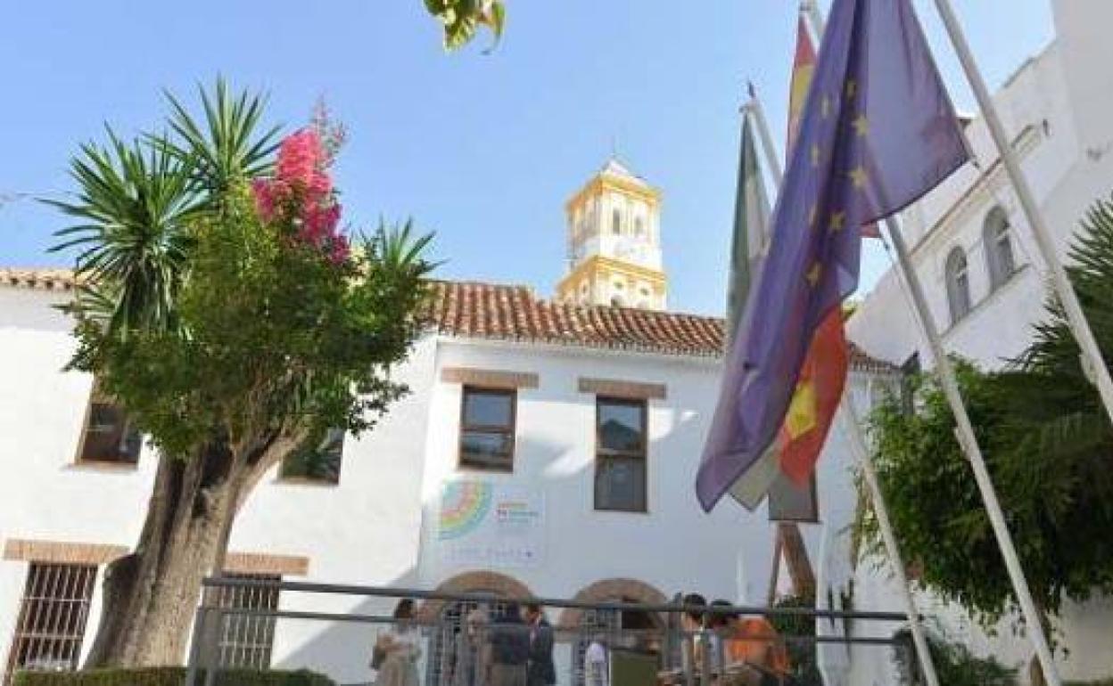 La capilla ardiente de Manolo Santana se instalará este domingo en el Hospital Real de la Misericordia de Marbella. 