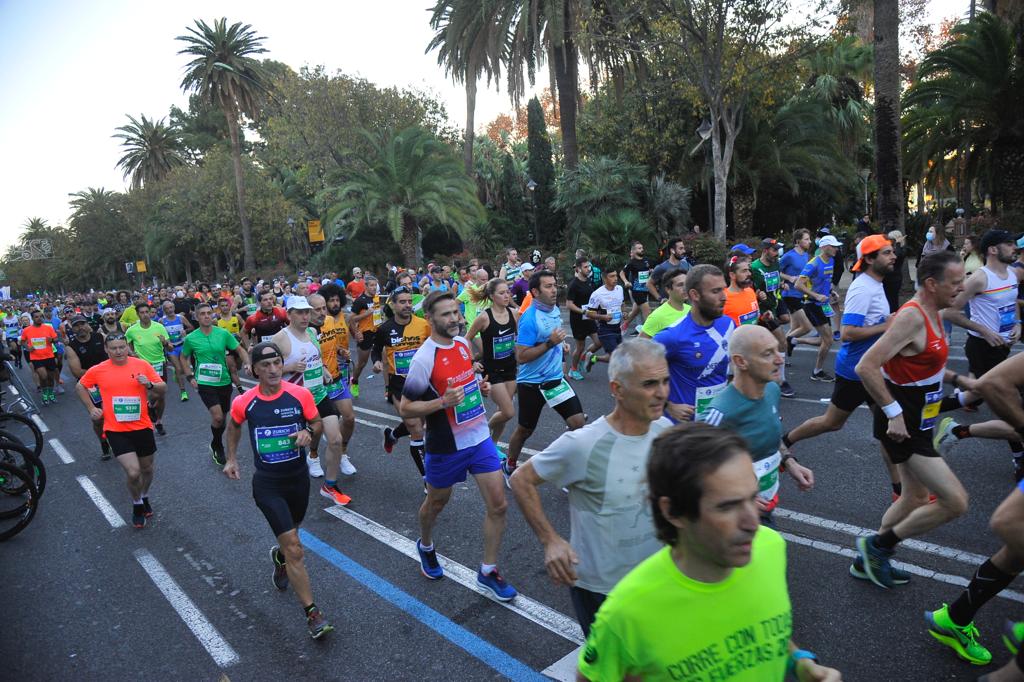 Cerca de 9.000 corredores participan en esta prueba que incluye también una media maratón, con 4.700 atletas más