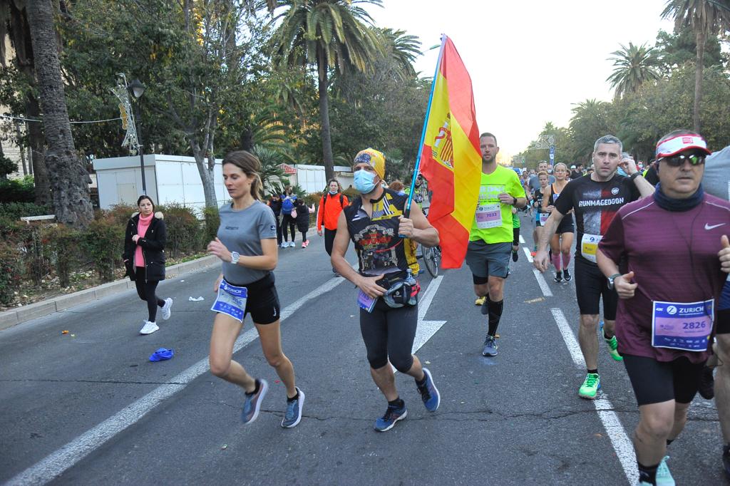 Cerca de 9.000 corredores participan en esta prueba que incluye también una media maratón, con 4.700 atletas más