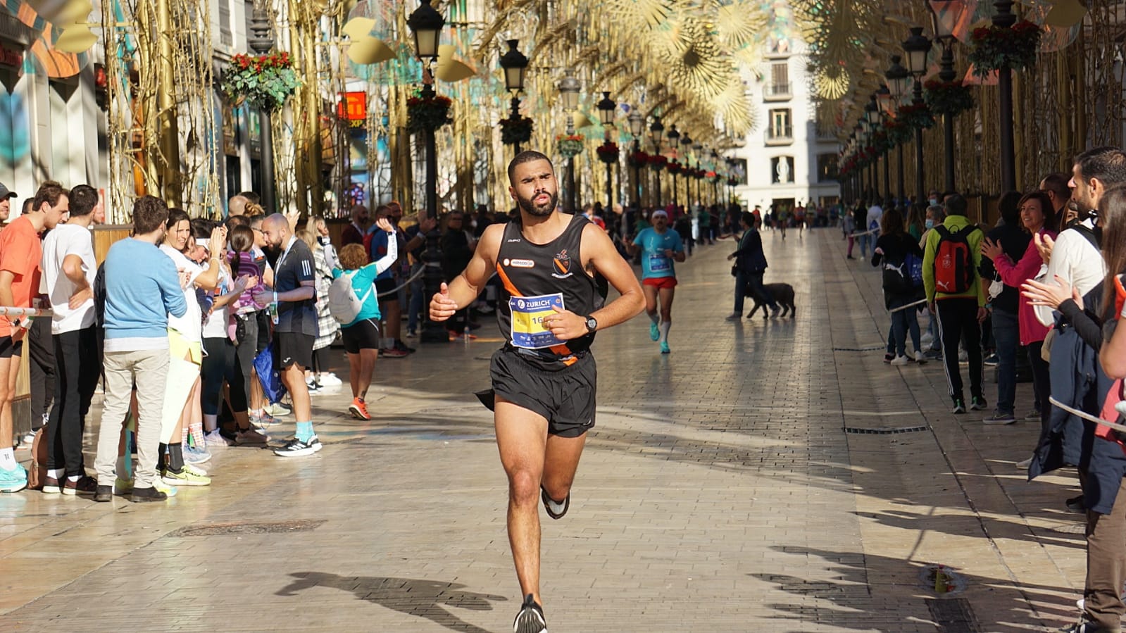 Cerca de 9.000 corredores participan en esta prueba que incluye también una media maratón, con 4.700 atletas más