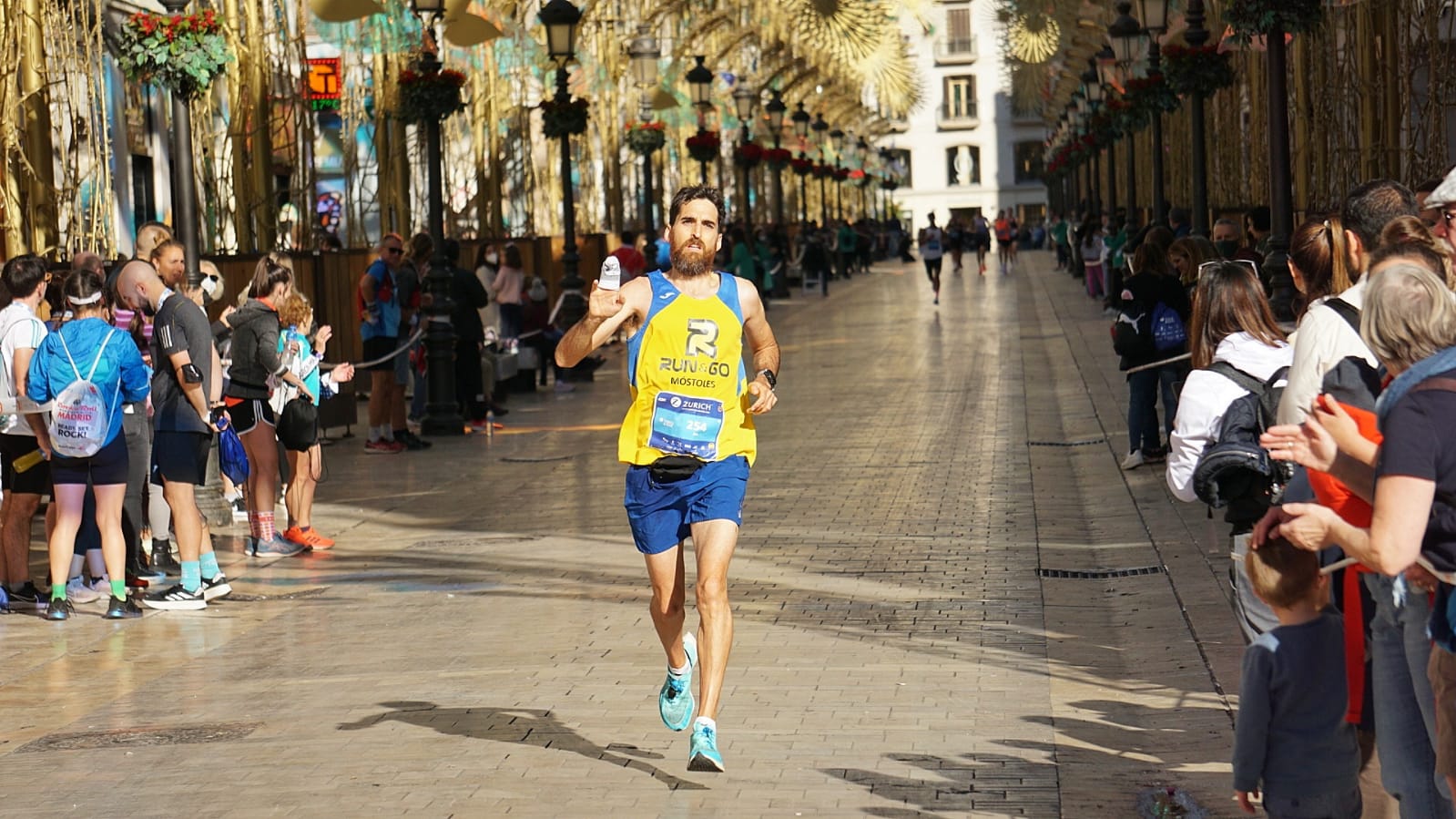 Cerca de 9.000 corredores participan en esta prueba que incluye también una media maratón, con 4.700 atletas más