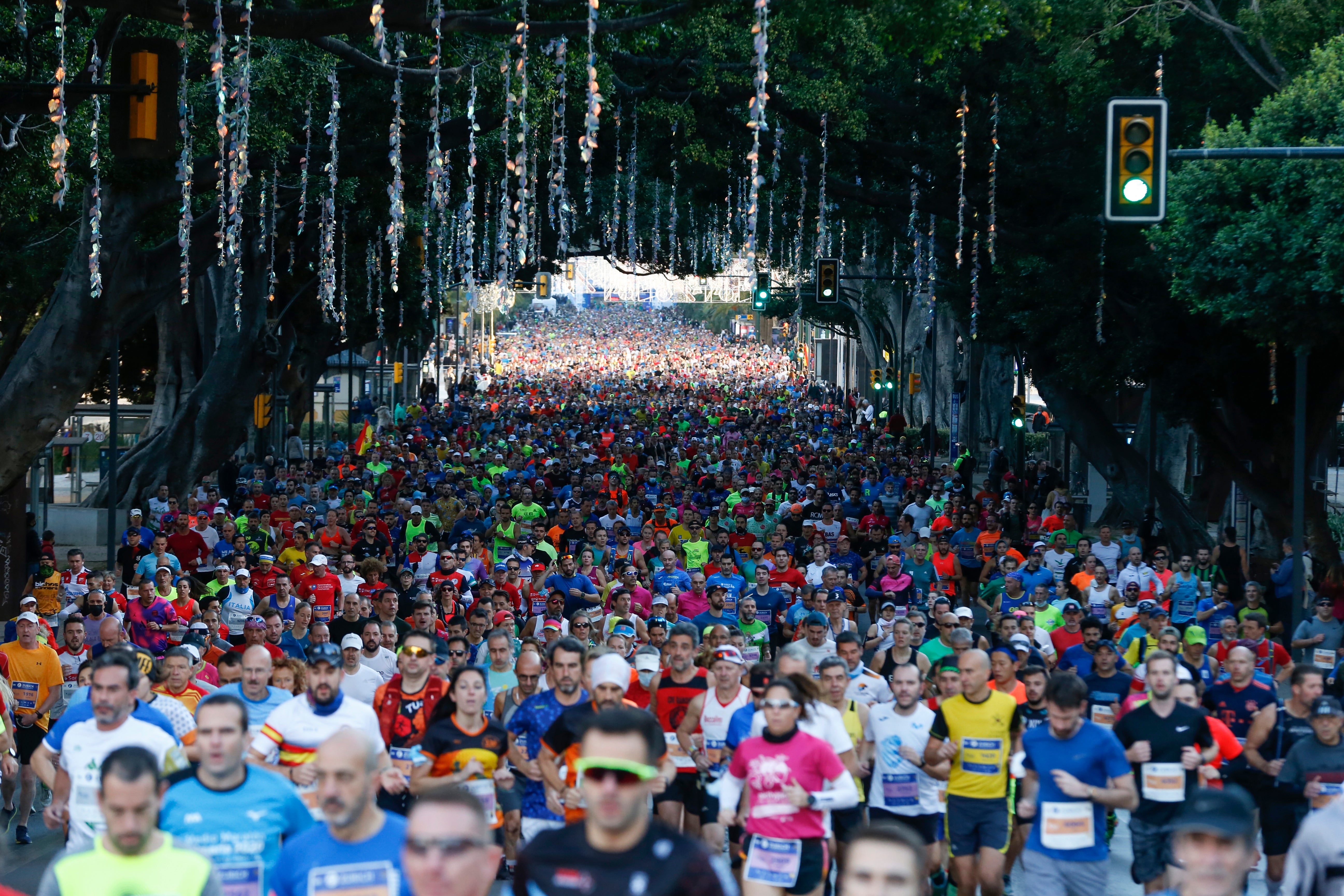 Cerca de 9.000 corredores participan en esta prueba que incluye también una media maratón, con 4.700 atletas más