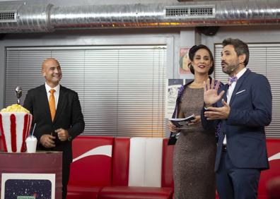 Imagen secundaria 1 - Elvira Carrera, Mar González, Patricia Navarro, Raquel Alguacil y Manuela Álvarez de Toledo, en el evento. El presidente del Club de Marketing, José Ruiz, junto con Carmen Agra y Daniel Puchades, los presentadores. Alejandro Sánchez Blanes, con su equipo de Freepik.