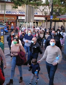 Imagen secundaria 2 - Más imágenes de la protesta para pedir una mejora del servicio de Cercanías.