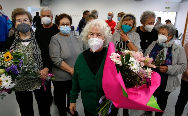 Un ramo de flores para homenajear a Josefa. 