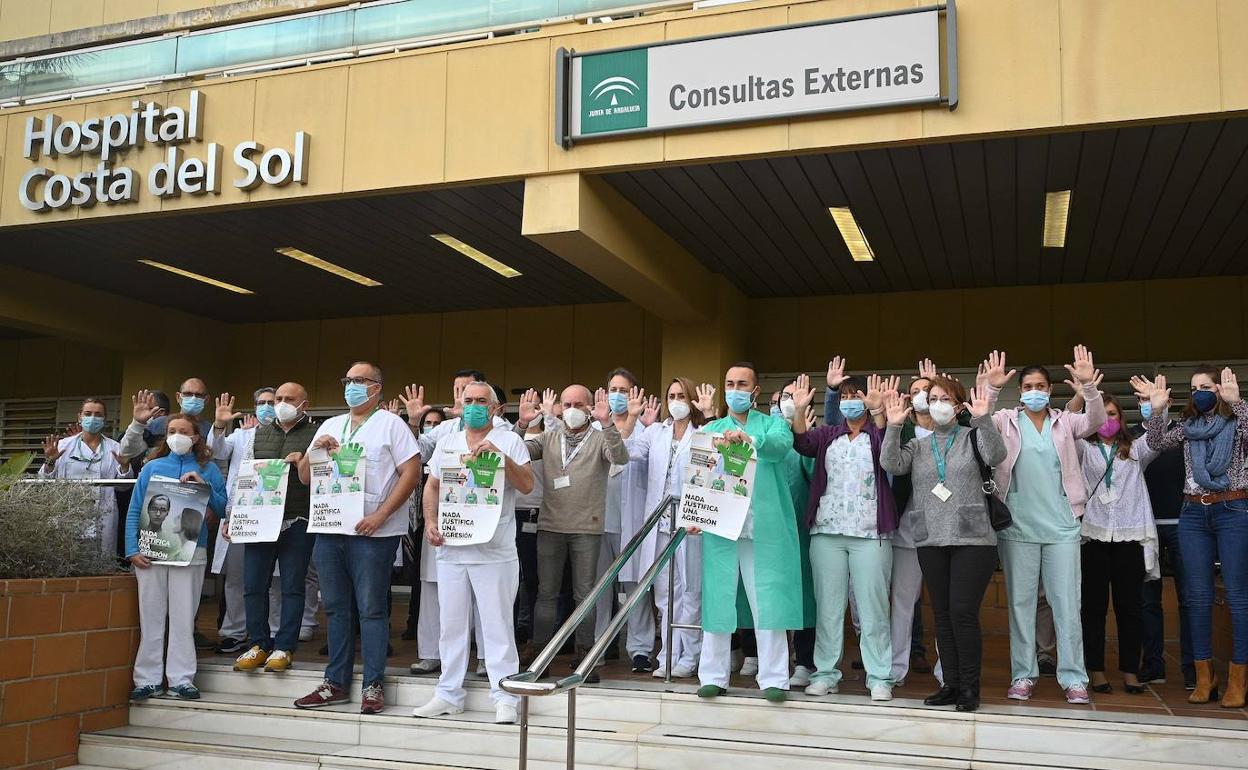 Concentración de esta misma semana en repulsa de la agresión sufrida por dos enfermeras del área Pediátrica el pasado martes. 