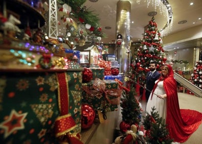 Imagen secundaria 1 - Ambiente navideño en Colonia Santa Inés y en el hotel AC Málaga Palacio. 