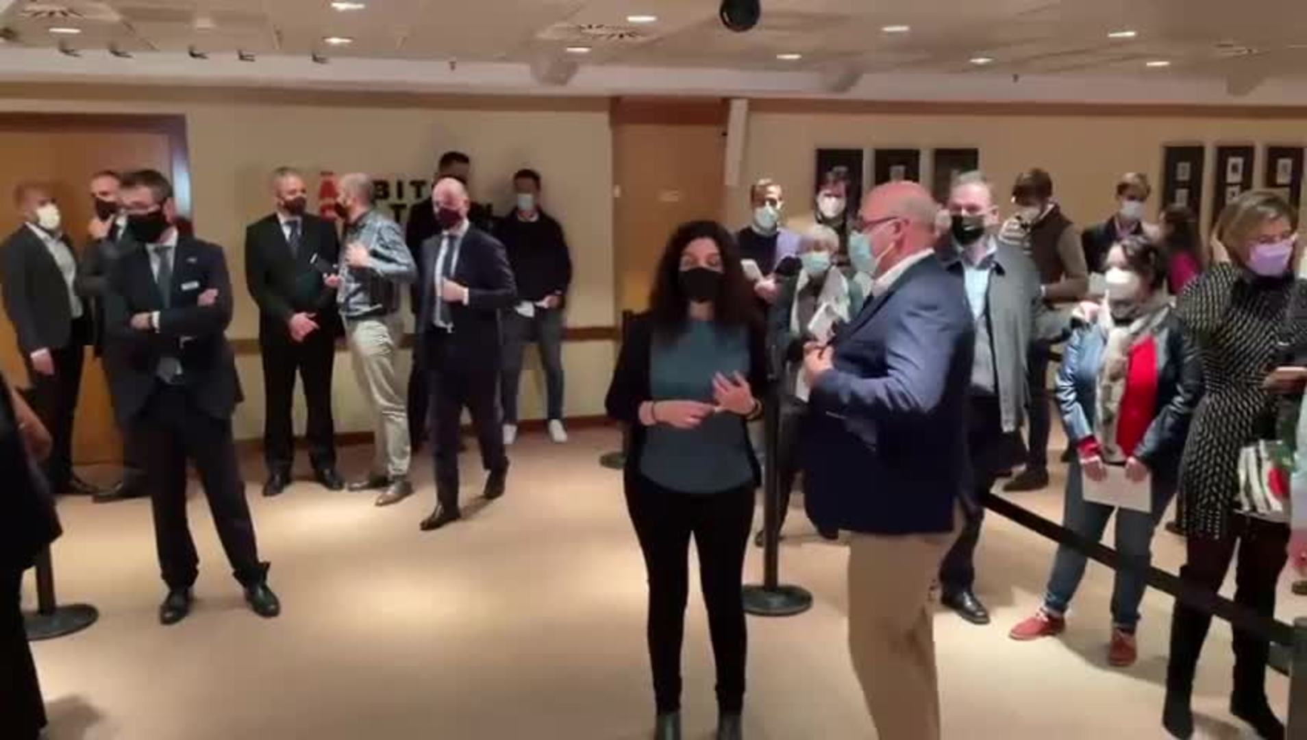 Mariano Rajoy firma en Málaga ejemplares de su último libro