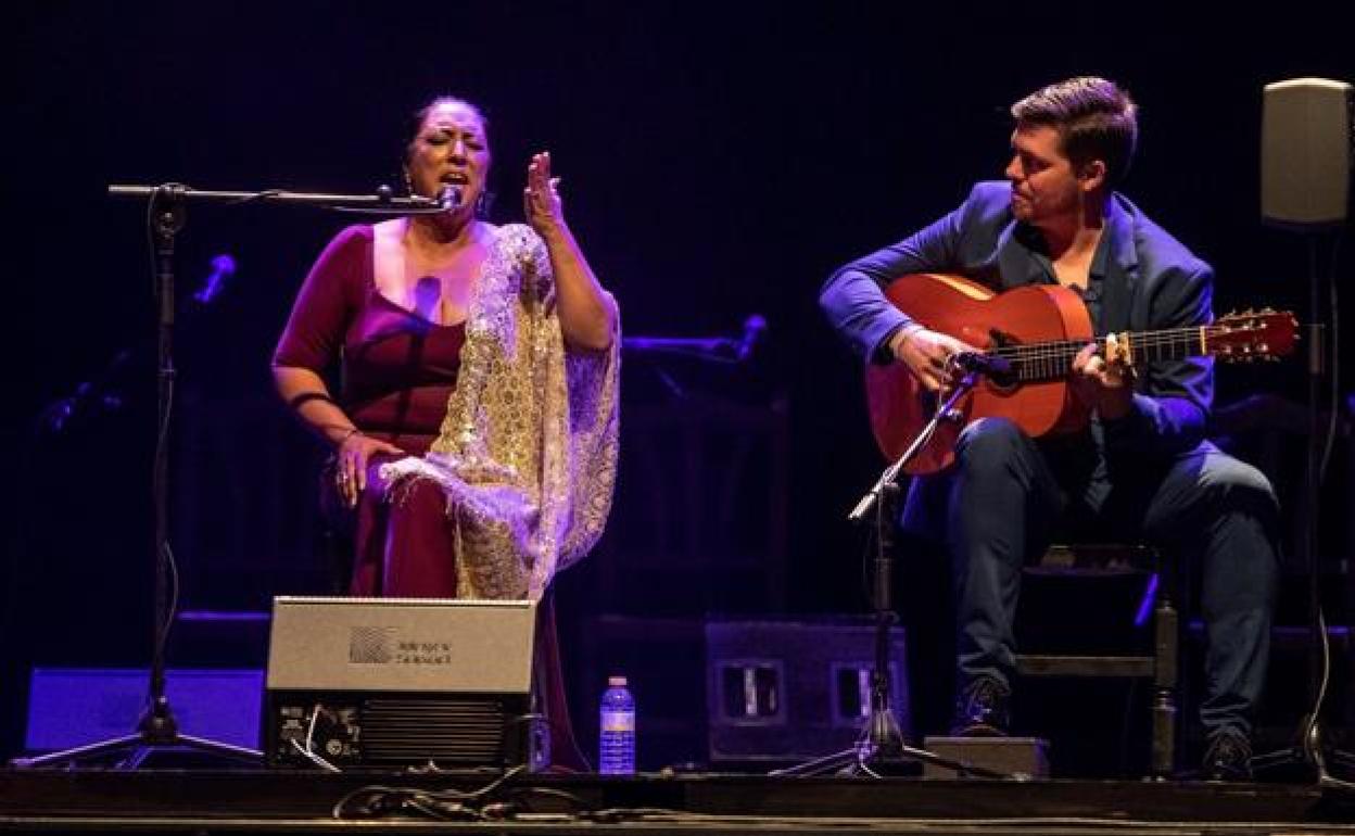 La Repompilla, en un momento de su actuación en el Festival del Cante de las Minas de La Unión.