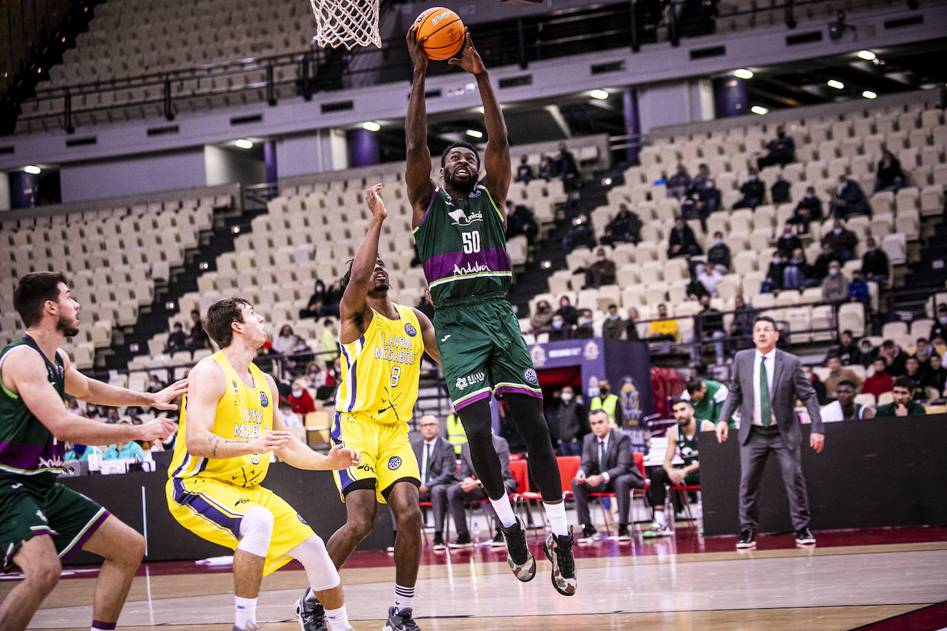 El Unicaja pierde en su visita al Lavrio Megabolt. 