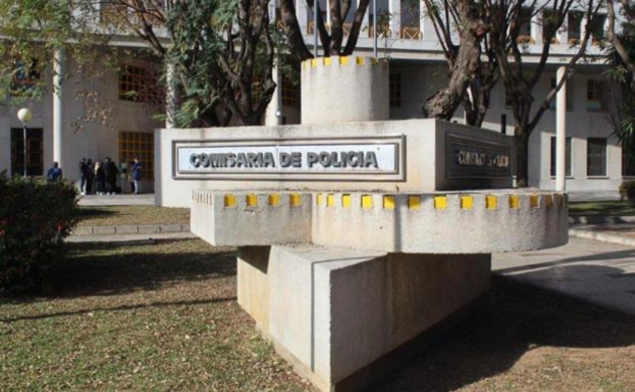 Alhaurín de la Torre: Dos exalumnas denuncian a un profesor por supuestos abusos tras introducirlas en el poliamor