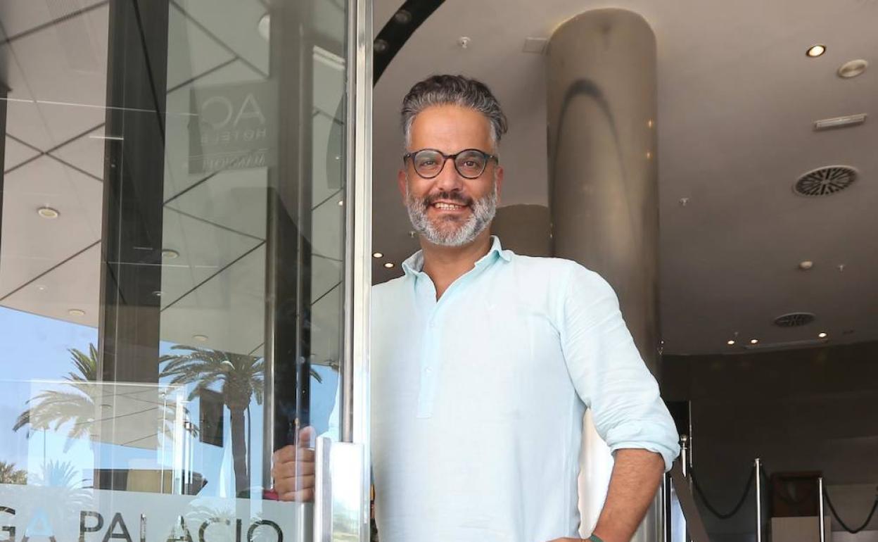 Jorge González, en el emblemático hotel Málaga Palacio.