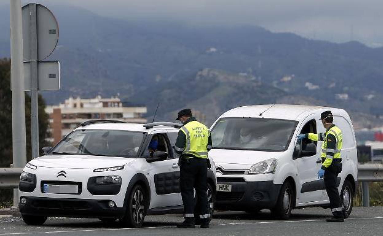 Control de la Guardia Civil en las carreteras de Málaga. 