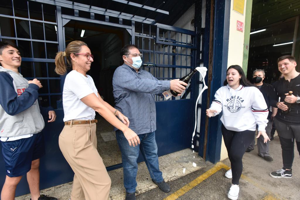 Imágenes de las administraciones y clientes agraciados con algún premio del sorteo extraordinario celebrado este miércoles. El empresario de Fuente Olletas y un amigo adquirieron cuatro décimos del 86.148 durante un viaje de trabajo a Madrid