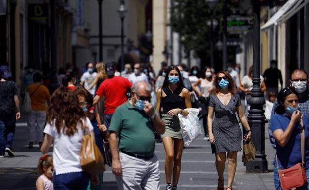 La mascarilla en exteriores dejó de ser obligatoria en junio y ahora volverá a serlo 