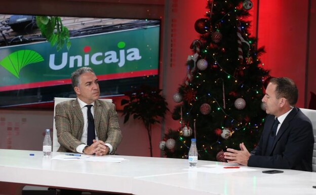 Bendodo, atendiendo la pregunta de Manuel Castillo, en el programa.