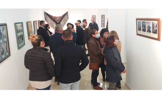 Imagen principal - Exposición sobre el flamenco en el Centro Cultural Villa de Ardales.