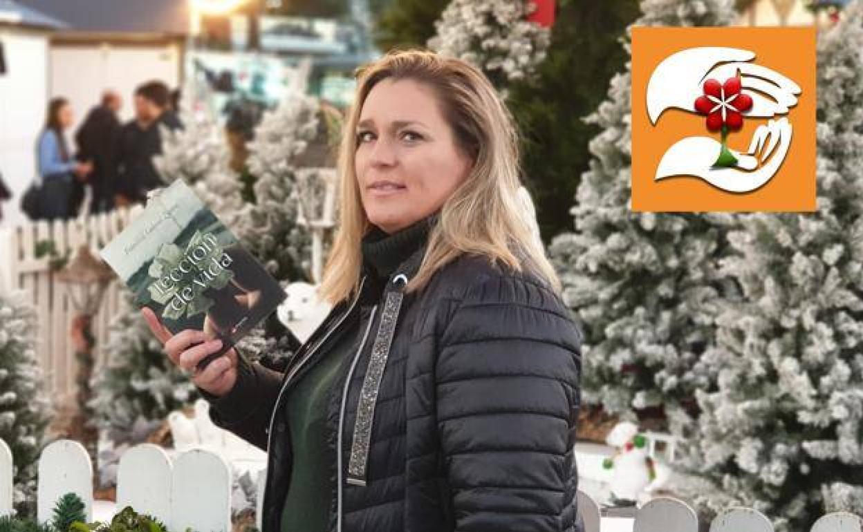 Yolanda Verdugo, con el logo de la asociación