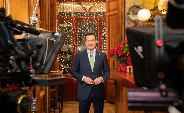Juanma Moreno lanzó su mensaje de Navidad desde la taberna Granados, en la ciudad de Granada.