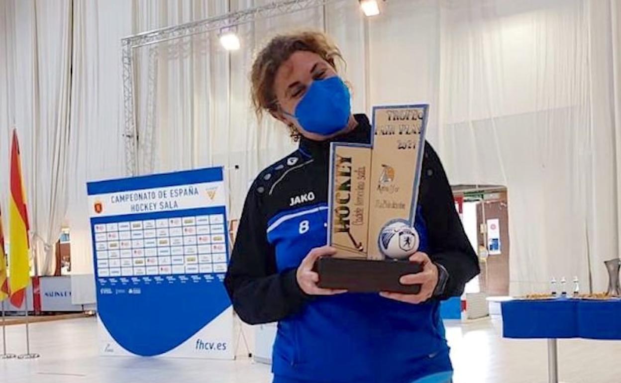 La que fuera medalla de oro en la Olimpiada de Barcelona 92 Mari Carmen Barea con el Trofeo Fair Play. 