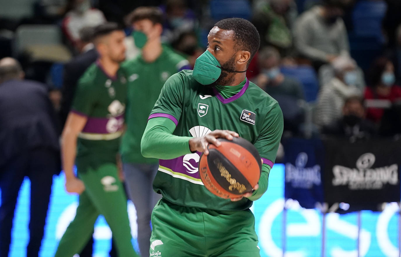 El Unicaja fue superior al Zaragoza en un encuentro con escaso público en el Carpena 