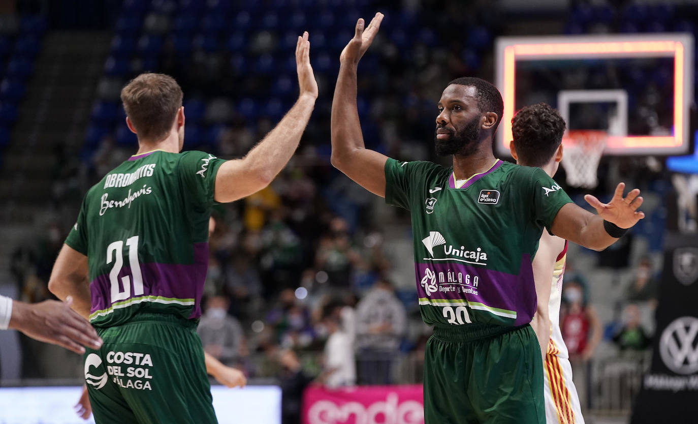 El Unicaja fue superior al Zaragoza en un encuentro con escaso público en el Carpena 