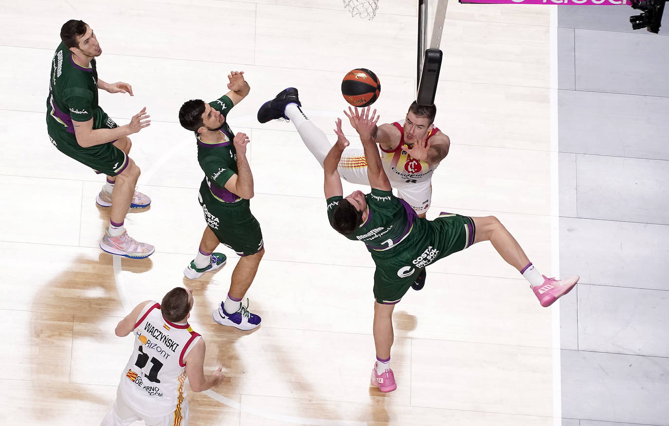 El Unicaja fue superior al Zaragoza en un encuentro con escaso público en el Carpena 