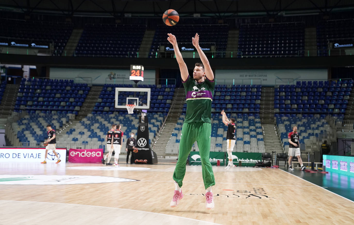 El Unicaja fue superior al Zaragoza en un encuentro con escaso público en el Carpena 