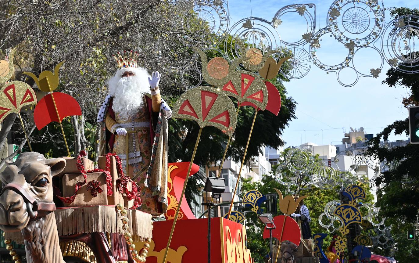 Fotos: Los Reyes saludan a los niños en Marbella, Puerto Banús y San Pedro