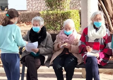 Imagen secundaria 1 - Encuentros intergeneracionales en Villanueva del Trabuco.