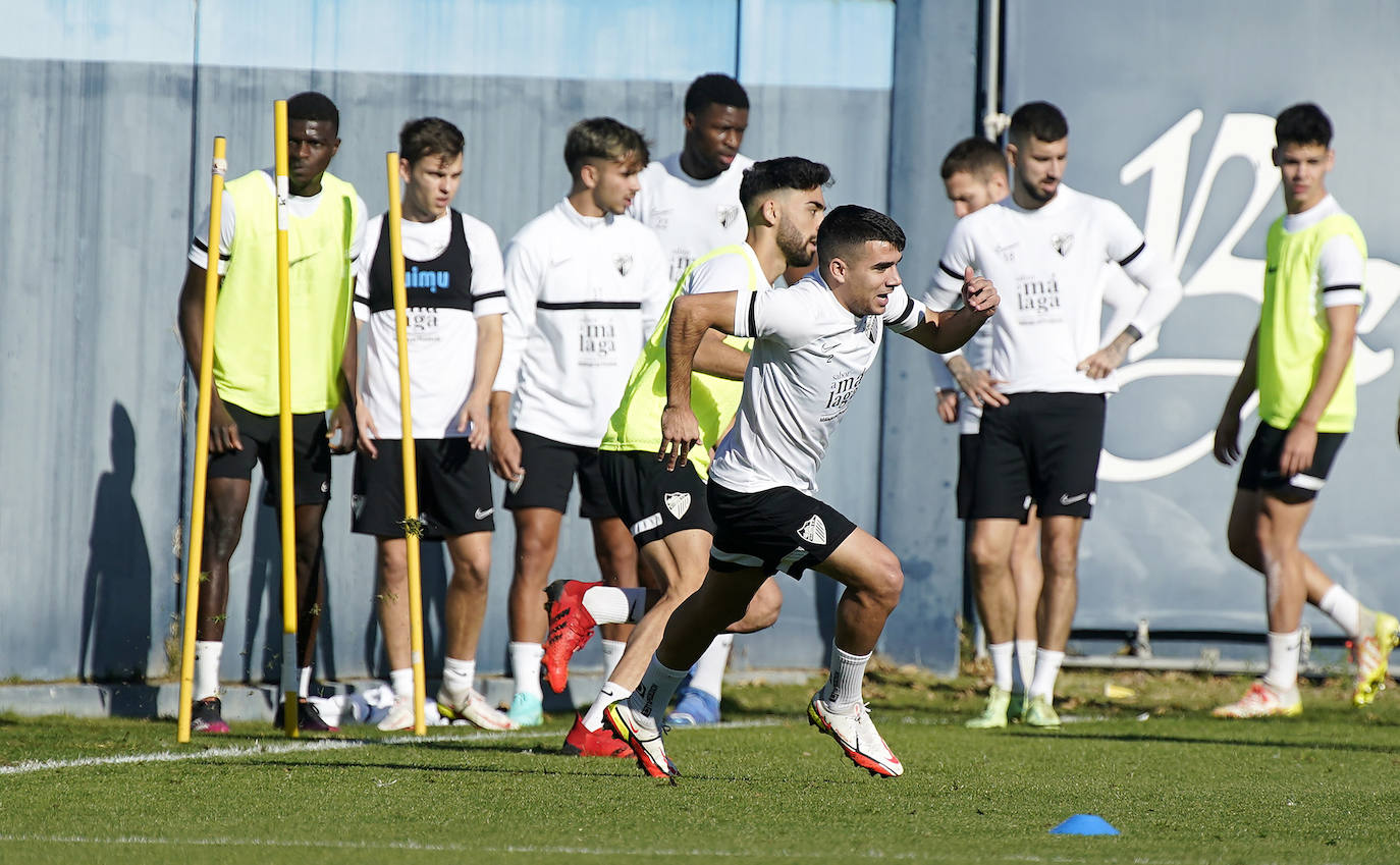 El equipo que dirige José Alberto López afrontó el último entrenamiento de la semana antes de medirse al Sporting este domingo en La Rosaleda (18.15 horas) con sus dos flamantes fichajes, el extremo Vadillo y el medio punta Aleix Febas.