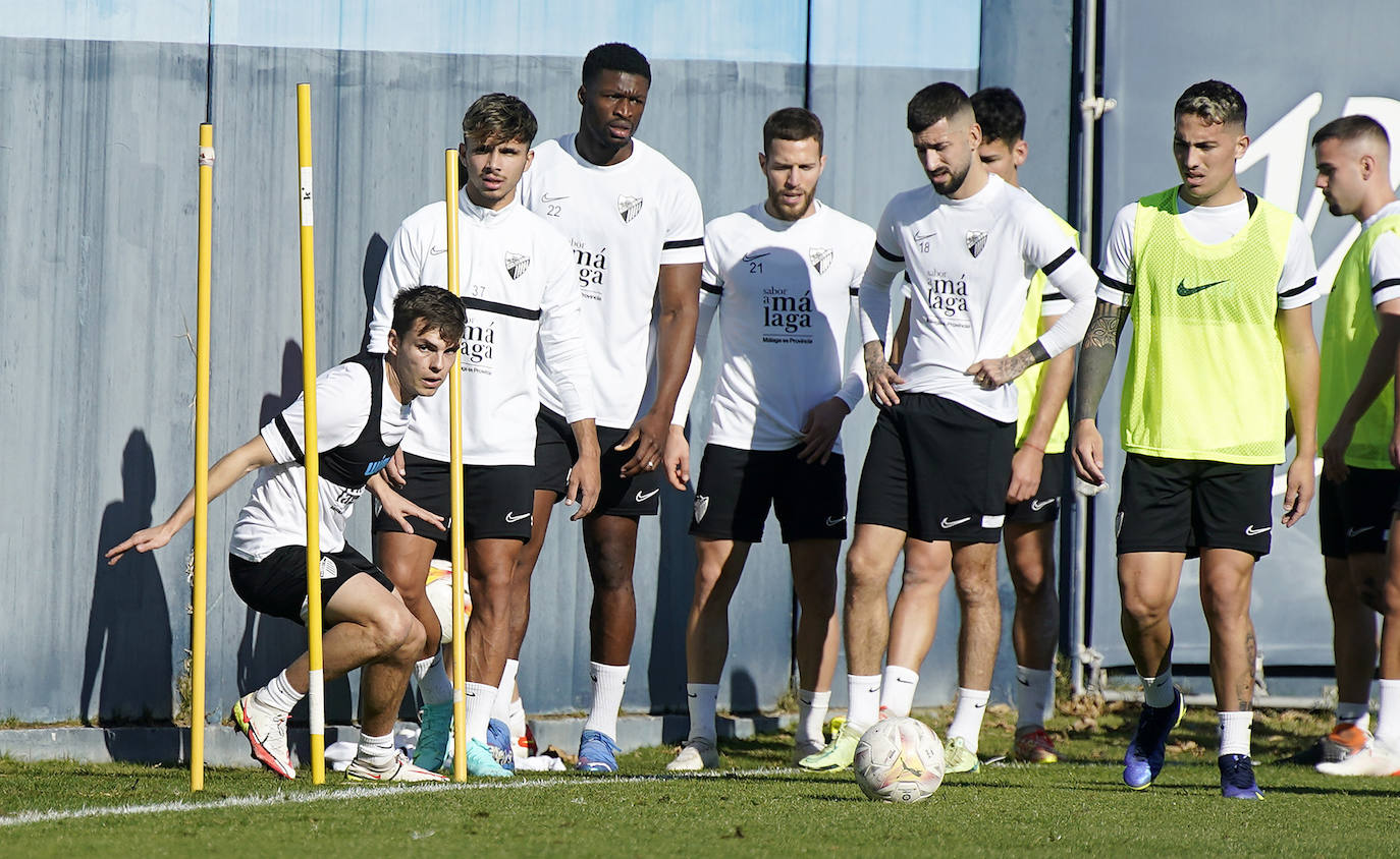 El equipo que dirige José Alberto López afrontó el último entrenamiento de la semana antes de medirse al Sporting este domingo en La Rosaleda (18.15 horas) con sus dos flamantes fichajes, el extremo Vadillo y el medio punta Aleix Febas.