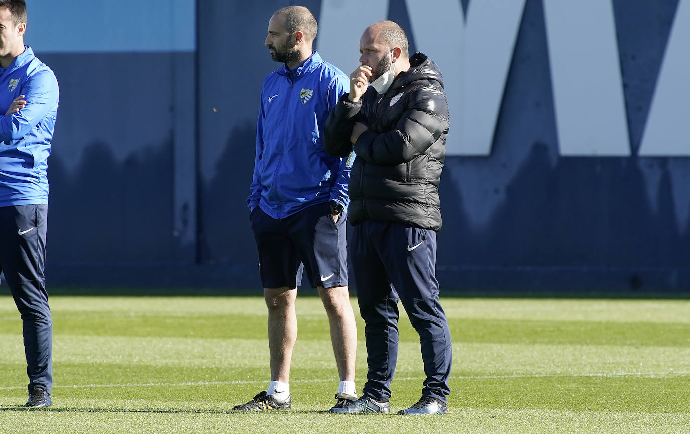 El equipo que dirige José Alberto López afrontó el último entrenamiento de la semana antes de medirse al Sporting este domingo en La Rosaleda (18.15 horas) con sus dos flamantes fichajes, el extremo Vadillo y el medio punta Aleix Febas.