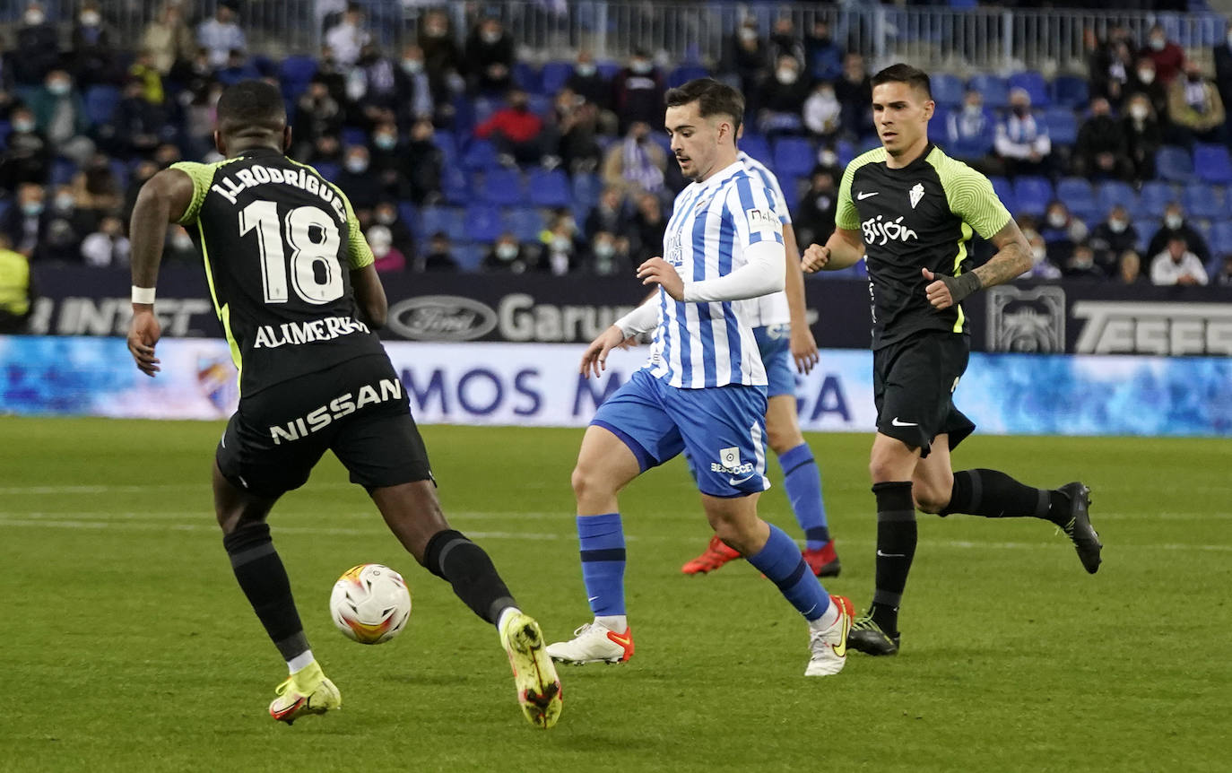 Empate del Málaga con el Sporting en La Rosaleda (2-2). 